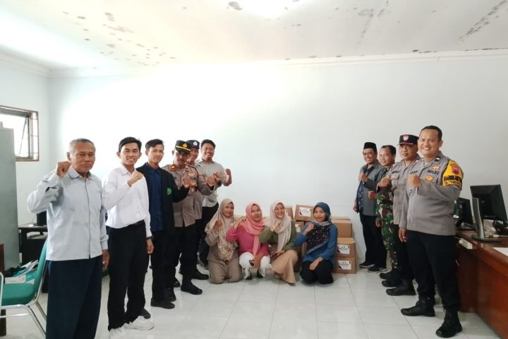Penyaluran Bansos bersama Mapolda Jateng